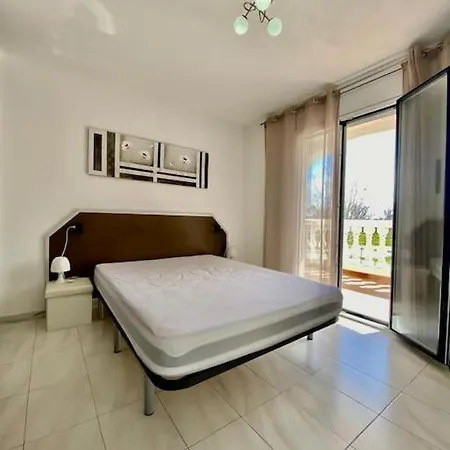 Apartment Superbe Dans Privee. Empuriabrava