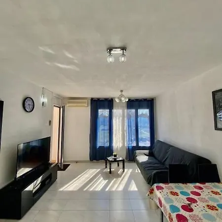 Apartment Superbe Dans Privee. Empuriabrava